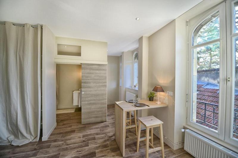 Appartment Les Suites Du Parc Безансон Номер фото